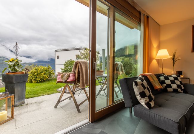 Ferienwohnung in Guarda - Chasa Arpiglia: Moderne 2.5-Zimmer-Wohnung auf der Sonnenterrasse in Guarda Ferienwohnung in Guarda - Chasa Arpiglia: Moderne 2.5-Zimmer-Wohnung auf der Sonnenterrasse in Guarda