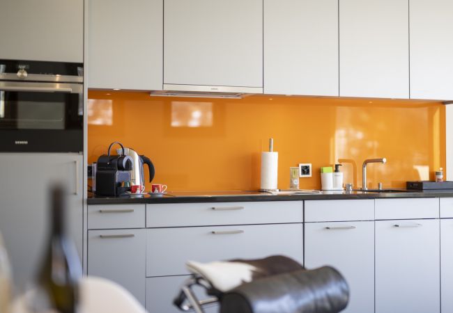 Ferienwohnung in Guarda - Chasa Arpiglia: Moderne 2.5-Zimmer-Wohnung auf der Sonnenterrasse in Guarda Ferienwohnung in Guarda - Chasa Arpiglia: Moderne 2.5-Zimmer-Wohnung auf der Sonnenterrasse in Guarda