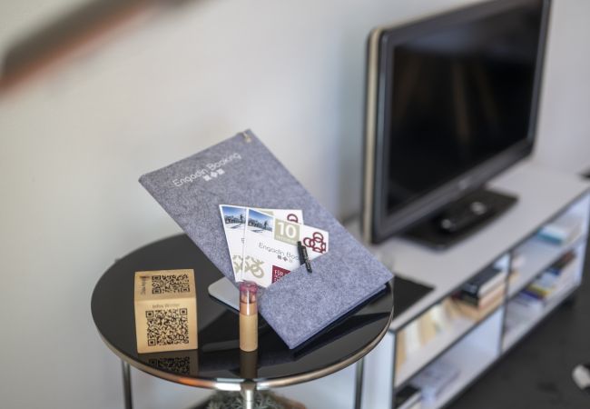 Ferienwohnung in Guarda - Chasa Arpiglia: Moderne 2.5-Zimmer-Wohnung auf der Sonnenterrasse in Guarda Ferienwohnung in Guarda - Chasa Arpiglia: Moderne 2.5-Zimmer-Wohnung auf der Sonnenterrasse in Guarda