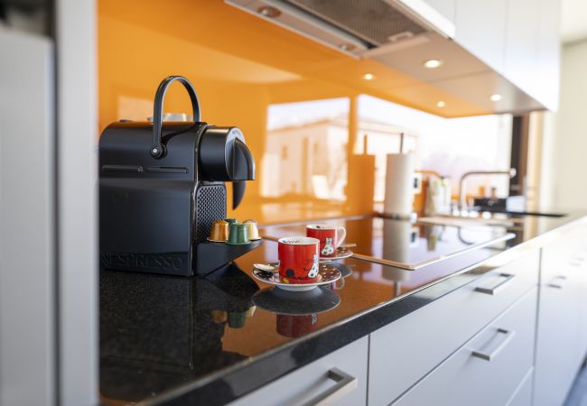 Ferienwohnung in Guarda - Chasa Arpiglia: Moderne 2.5-Zimmer-Wohnung auf der Sonnenterrasse in Guarda Ferienwohnung in Guarda - Chasa Arpiglia: Moderne 2.5-Zimmer-Wohnung auf der Sonnenterrasse in Guarda