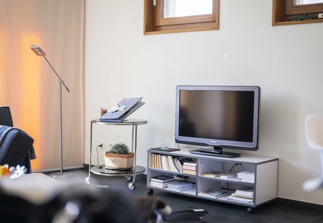 Ferienwohnung in Guarda - Chasa Arpiglia: Moderne 2.5-Zimmer-Wohnung auf der Sonnenterrasse in Guarda Ferienwohnung in Guarda - Chasa Arpiglia: Moderne 2.5-Zimmer-Wohnung auf der Sonnenterrasse in Guarda