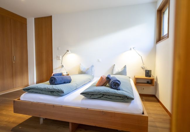 Ferienwohnung in Guarda - Chasa Arpiglia: Moderne 2.5-Zimmer-Wohnung auf der Sonnenterrasse in Guarda Ferienwohnung in Guarda - Chasa Arpiglia: Moderne 2.5-Zimmer-Wohnung auf der Sonnenterrasse in Guarda