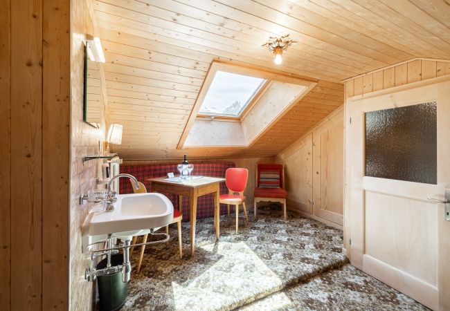 Ferienwohnung in Tarasp - Suot Chastè Tarasp - Authentisches Engadiner Haus mit 6.5-Zimmer am Fusse des Schloss Tarasp Ferienwohnung in Tarasp - Suot Chastè Tarasp - Authentisches Engadiner Haus mit 6.5-Zimmer am Fusse des Schloss Tarasp