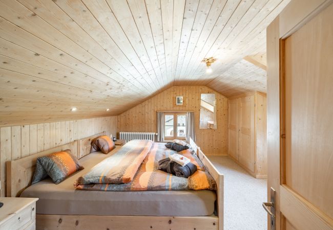 Ferienwohnung in Tarasp - Suot Chastè Tarasp - Authentisches Engadiner Haus mit 6.5-Zimmer am Fusse des Schloss Tarasp Ferienwohnung in Tarasp - Suot Chastè Tarasp - Authentisches Engadiner Haus mit 6.5-Zimmer am Fusse des Schloss Tarasp