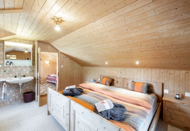 Ferienwohnung in Tarasp - Suot Chastè Tarasp - Authentisches Engadiner Haus mit 6.5-Zimmer am Fusse des Schloss Tarasp Ferienwohnung in Tarasp - Suot Chastè Tarasp - Authentisches Engadiner Haus mit 6.5-Zimmer am Fusse des Schloss Tarasp