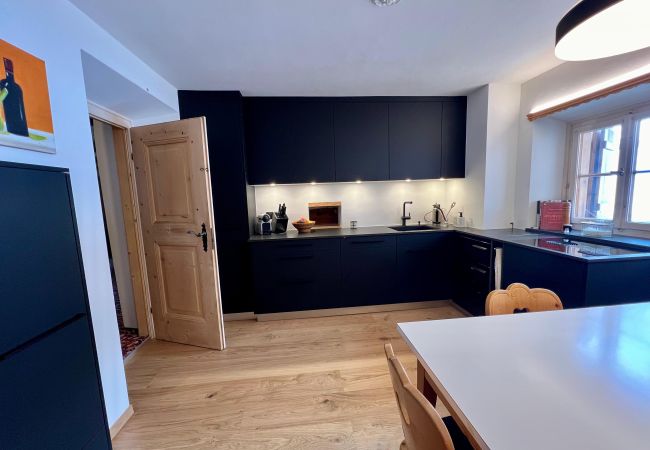 Ferienwohnung in Tarasp - Suot Chastè Tarasp - Authentisches Engadiner Haus mit 6.5-Zimmer am Fusse des Schloss Tarasp Ferienwohnung in Tarasp - Suot Chastè Tarasp - Authentisches Engadiner Haus mit 6.5-Zimmer am Fusse des Schloss Tarasp