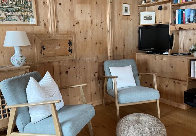 Ferienwohnung in Tarasp - Suot Chastè Tarasp - Authentisches Engadiner Haus mit 6.5-Zimmer am Fusse des Schloss Tarasp Ferienwohnung in Tarasp - Suot Chastè Tarasp - Authentisches Engadiner Haus mit 6.5-Zimmer am Fusse des Schloss Tarasp