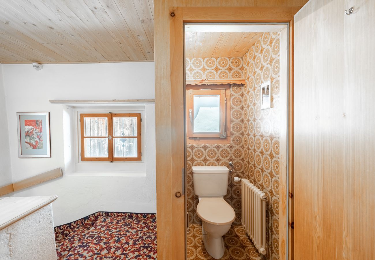 Ferienwohnung in Tarasp - Suot Chastè Tarasp - Authentisches Engadiner Haus mit 6.5-Zimmer am Fusse des Schloss Tarasp