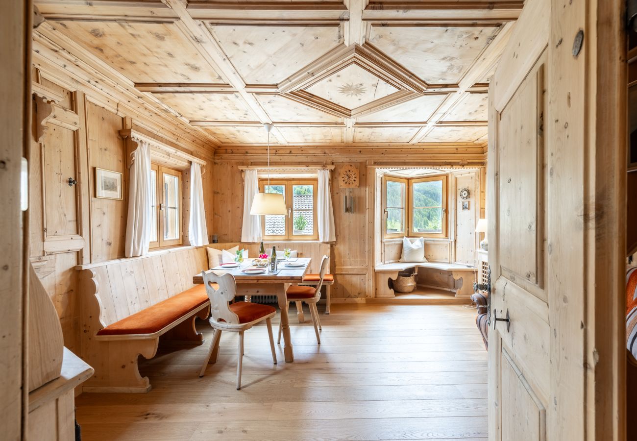 Ferienwohnung in Tarasp - Suot Chastè Tarasp - Authentisches Engadiner Haus mit 6.5-Zimmer am Fusse des Schloss Tarasp