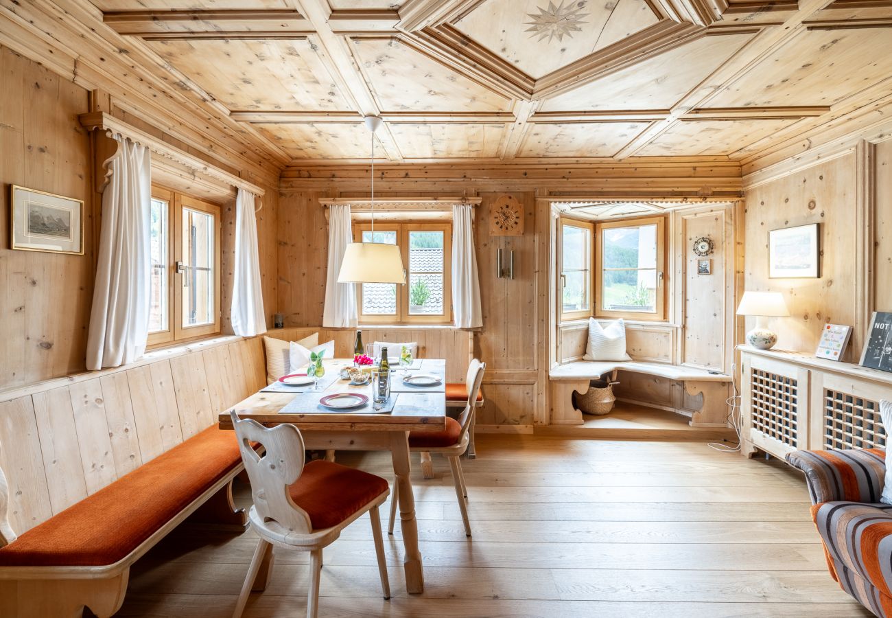 Ferienwohnung in Tarasp - Suot Chastè Tarasp - Authentisches Engadiner Haus mit 6.5-Zimmer am Fusse des Schloss Tarasp