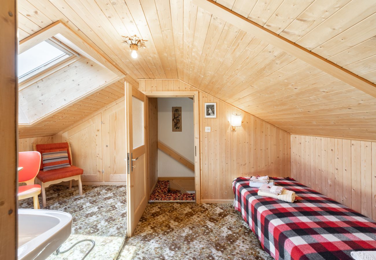 Ferienwohnung in Tarasp - Suot Chastè Tarasp - Authentisches Engadiner Haus mit 6.5-Zimmer am Fusse des Schloss Tarasp