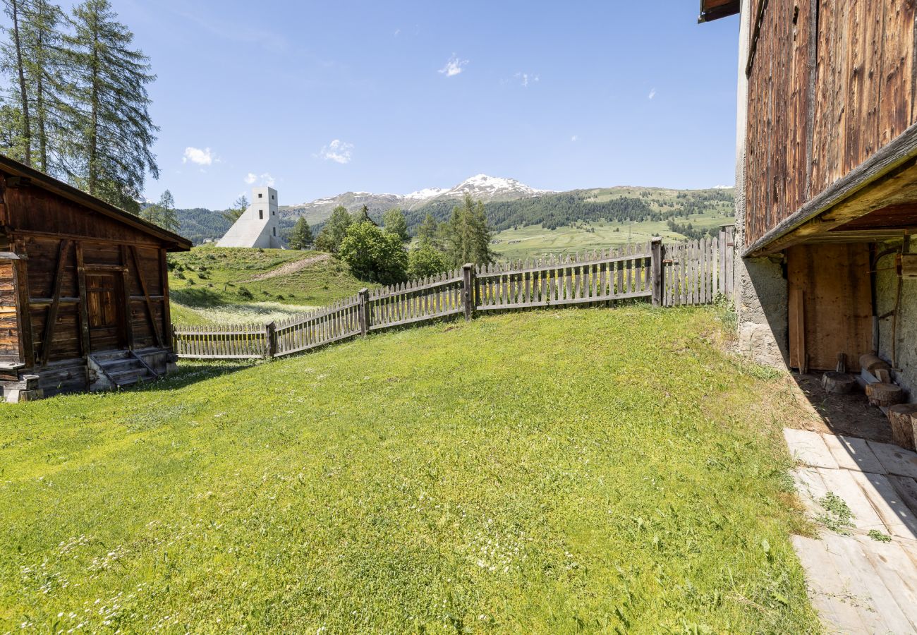 Ferienwohnung in Tarasp - Suot Chastè Tarasp - Authentisches Engadiner Haus mit 6.5-Zimmer am Fusse des Schloss Tarasp