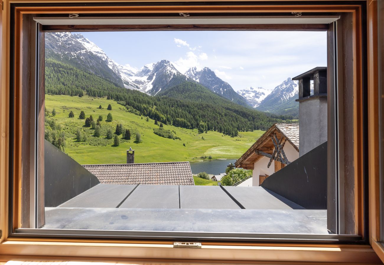 Ferienwohnung in Tarasp - Suot Chastè Tarasp - Authentisches Engadiner Haus mit 6.5-Zimmer am Fusse des Schloss Tarasp