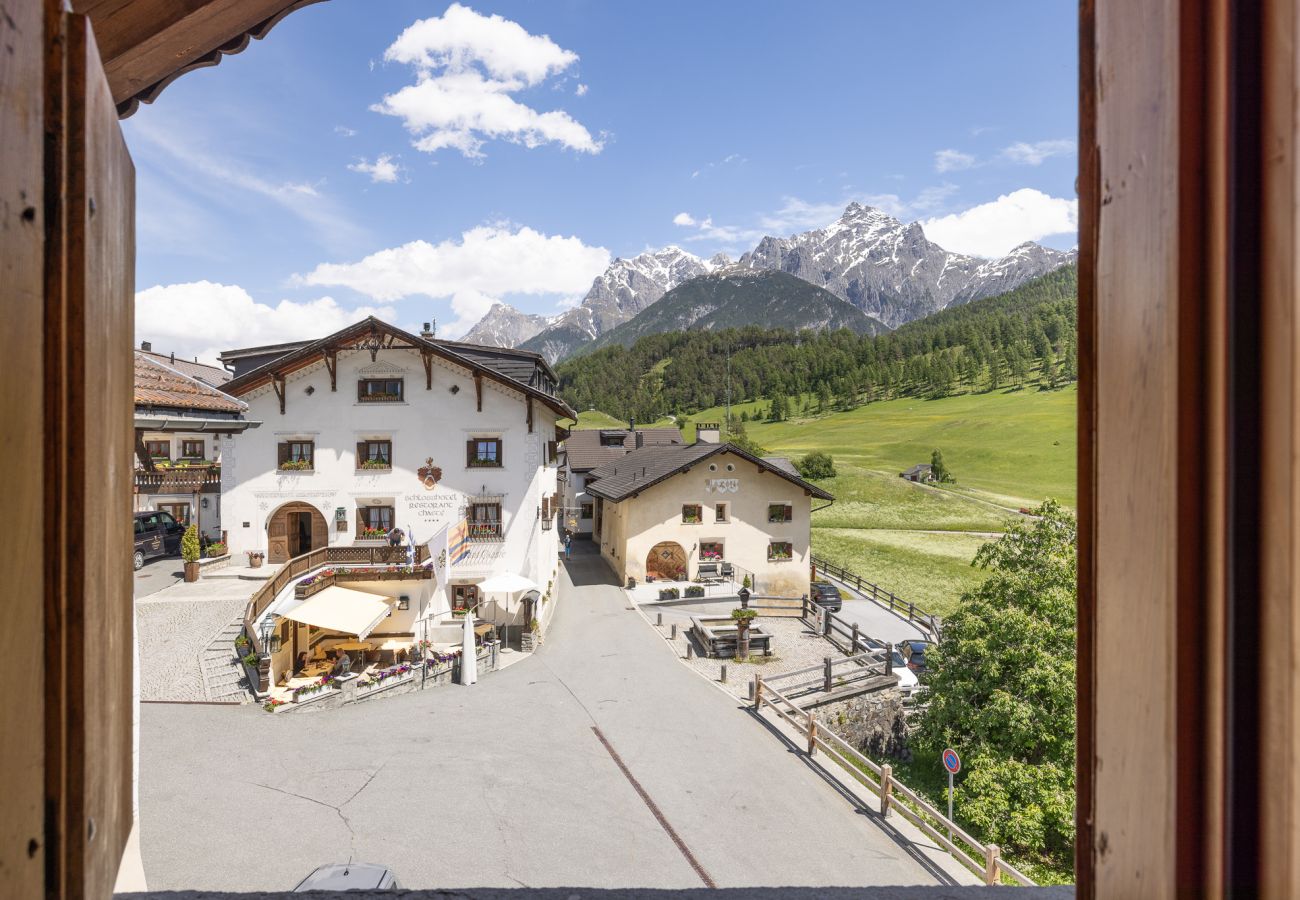 Ferienwohnung in Tarasp - Suot Chastè Tarasp - Authentisches Engadiner Haus mit 6.5-Zimmer am Fusse des Schloss Tarasp