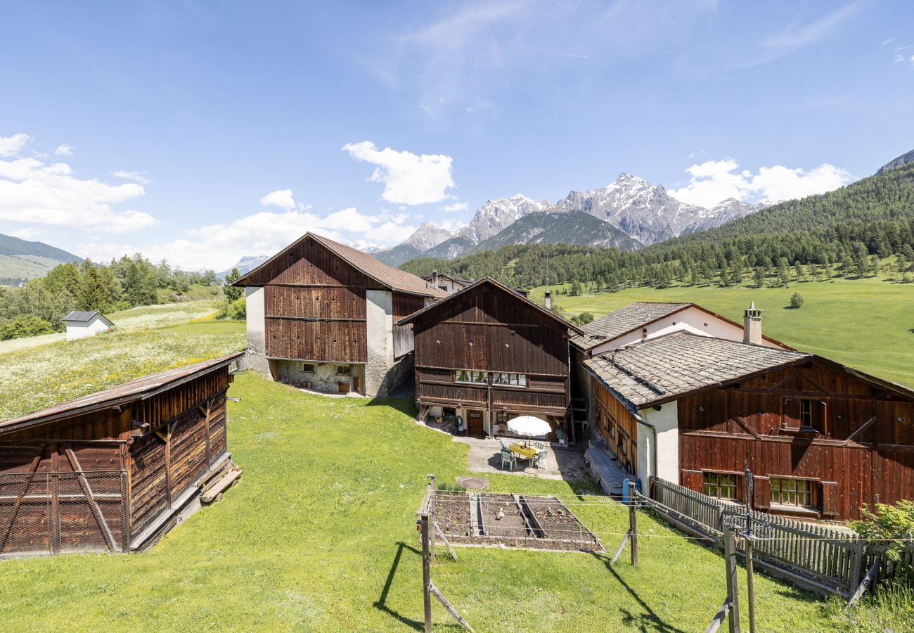 Ferienwohnung in Tarasp - Suot Chastè Tarasp - Authentisches Engadiner Haus mit 6.5-Zimmer am Fusse des Schloss Tarasp