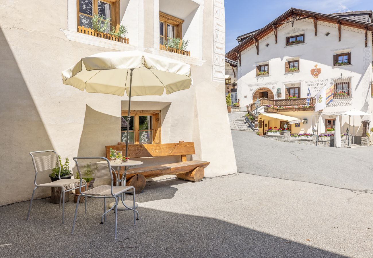 Ferienwohnung in Tarasp - Suot Chastè Tarasp - Authentisches Engadiner Haus mit 6.5-Zimmer am Fusse des Schloss Tarasp