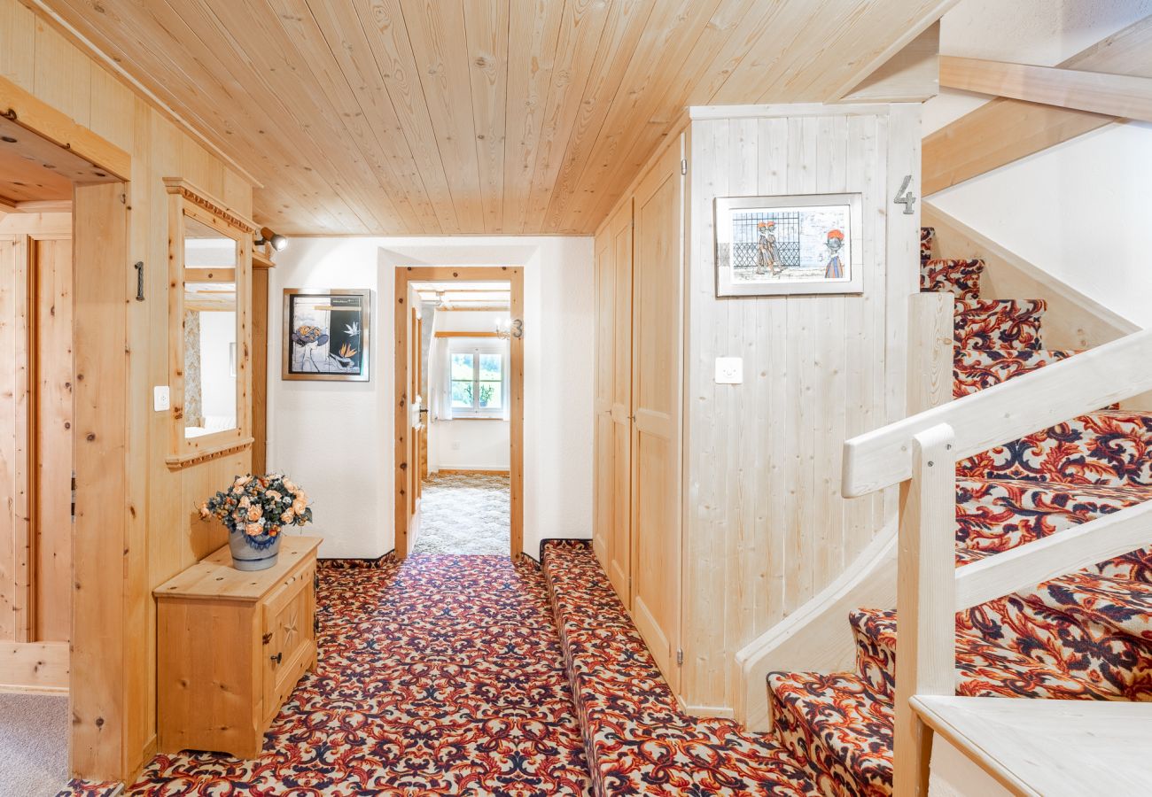 Ferienwohnung in Tarasp - Suot Chastè Tarasp - Authentisches Engadiner Haus mit 6.5-Zimmer am Fusse des Schloss Tarasp