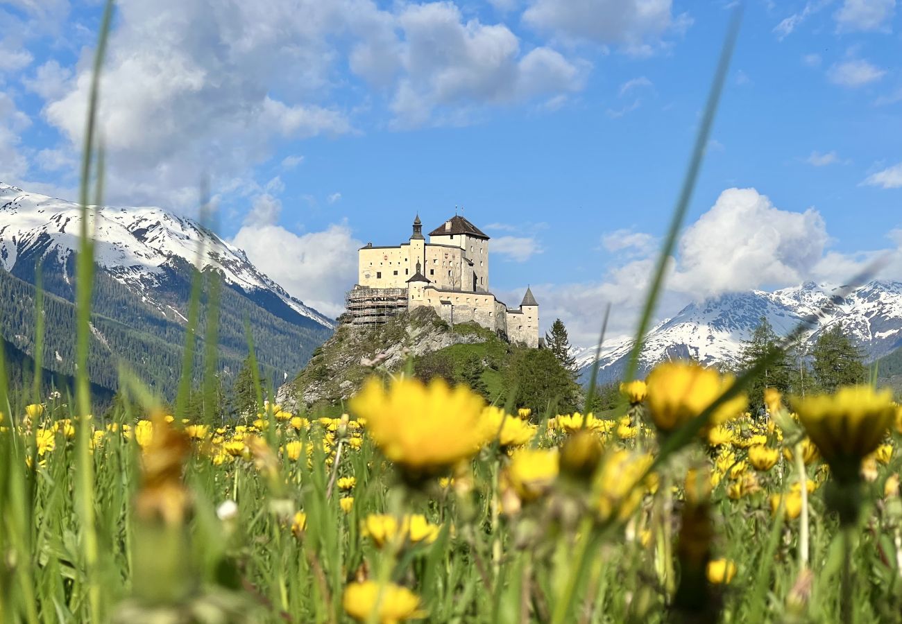 Ferienwohnung in Tarasp - Suot Chastè Tarasp - Authentisches Engadiner Haus mit 6.5-Zimmer am Fusse des Schloss Tarasp