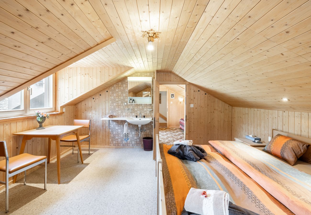 Ferienwohnung in Tarasp - Suot Chastè Tarasp - Authentisches Engadiner Haus mit 6.5-Zimmer am Fusse des Schloss Tarasp