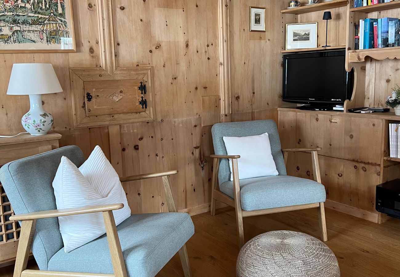 Ferienwohnung in Tarasp - Suot Chastè Tarasp - Authentisches Engadiner Haus mit 6.5-Zimmer am Fusse des Schloss Tarasp