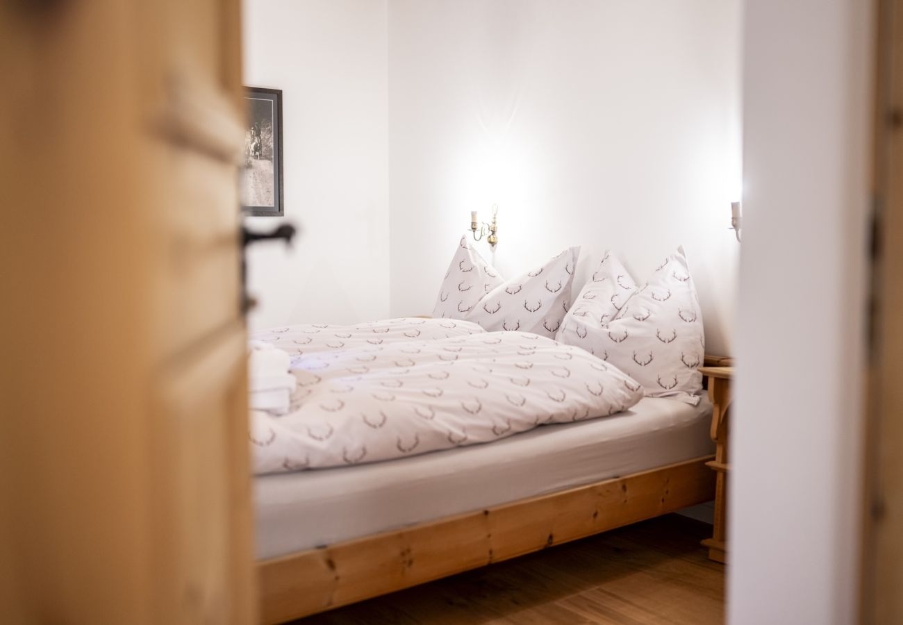 Ferienwohnung in Tarasp - Suot Chastè Tarasp - Authentisches Engadiner Haus mit 6.5-Zimmer am Fusse des Schloss Tarasp