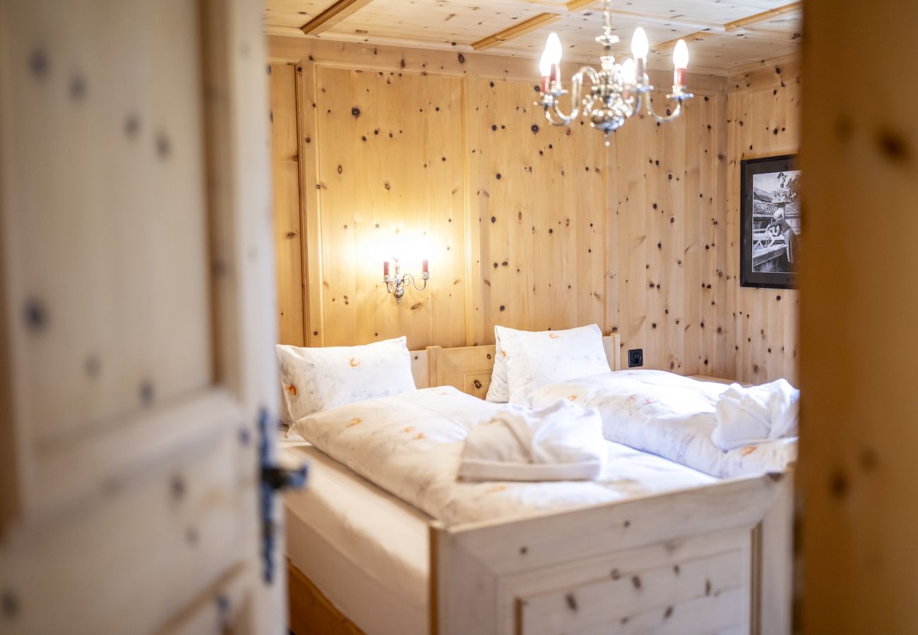 Ferienwohnung in Tarasp - Suot Chastè Tarasp - Authentisches Engadiner Haus mit 6.5-Zimmer am Fusse des Schloss Tarasp