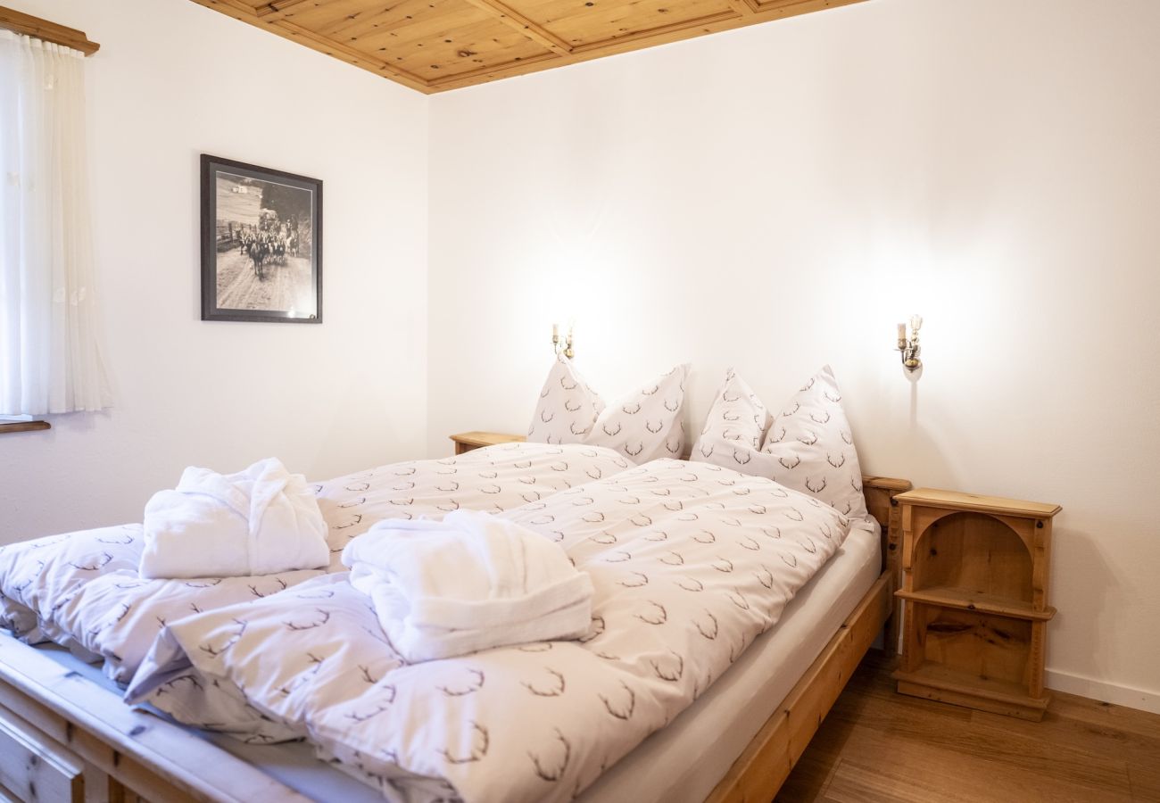 Ferienwohnung in Tarasp - Suot Chastè Tarasp - Authentisches Engadiner Haus mit 6.5-Zimmer am Fusse des Schloss Tarasp