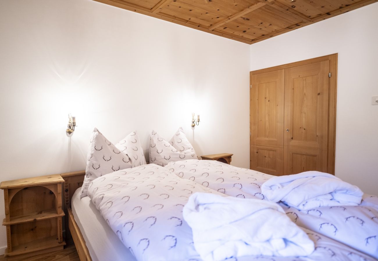 Ferienwohnung in Tarasp - Suot Chastè Tarasp - Authentisches Engadiner Haus mit 6.5-Zimmer am Fusse des Schloss Tarasp