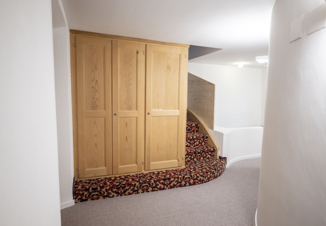 Ferienwohnung in Tarasp - Suot Chastè Tarasp - Authentisches Engadiner Haus mit 6.5-Zimmer am Fusse des Schloss Tarasp