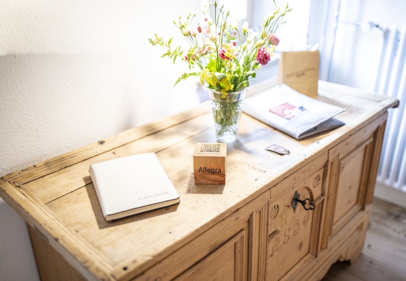 Ferienwohnung in Tarasp - Suot Chastè Tarasp - Authentisches Engadiner Haus mit 6.5-Zimmer am Fusse des Schloss Tarasp