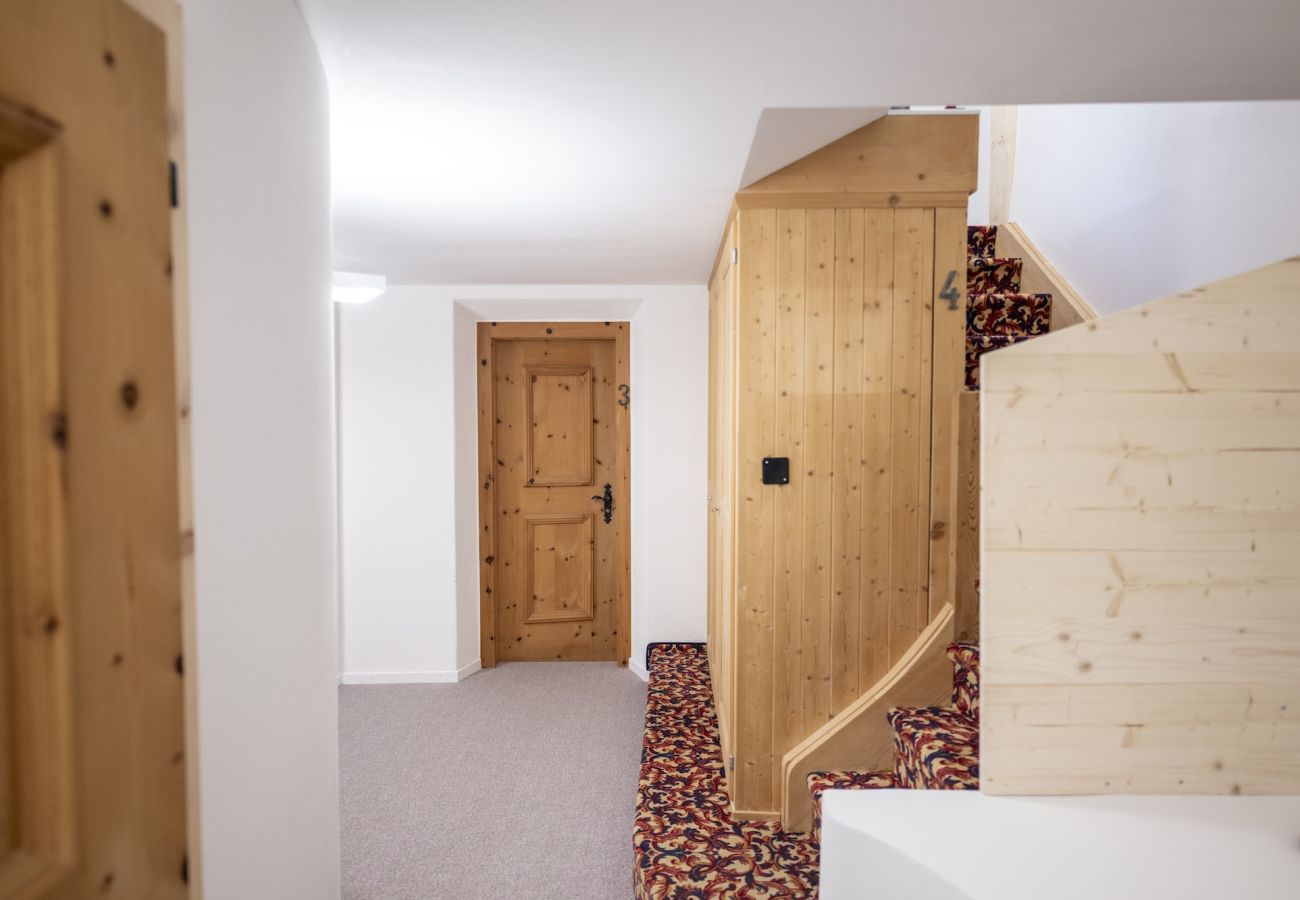 Ferienwohnung in Tarasp - Suot Chastè Tarasp - Authentisches Engadiner Haus mit 6.5-Zimmer am Fusse des Schloss Tarasp