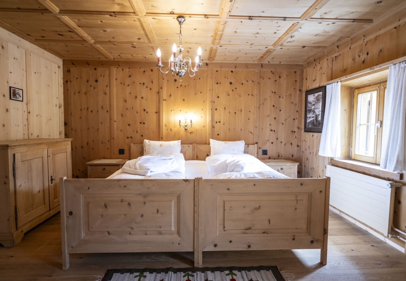 Ferienwohnung in Tarasp - Suot Chastè Tarasp - Authentisches Engadiner Haus mit 6.5-Zimmer am Fusse des Schloss Tarasp