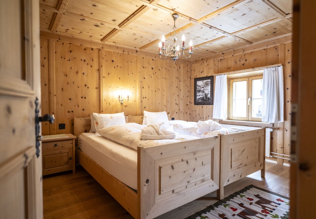 Ferienwohnung in Tarasp - Suot Chastè Tarasp - Authentisches Engadiner Haus mit 6.5-Zimmer am Fusse des Schloss Tarasp