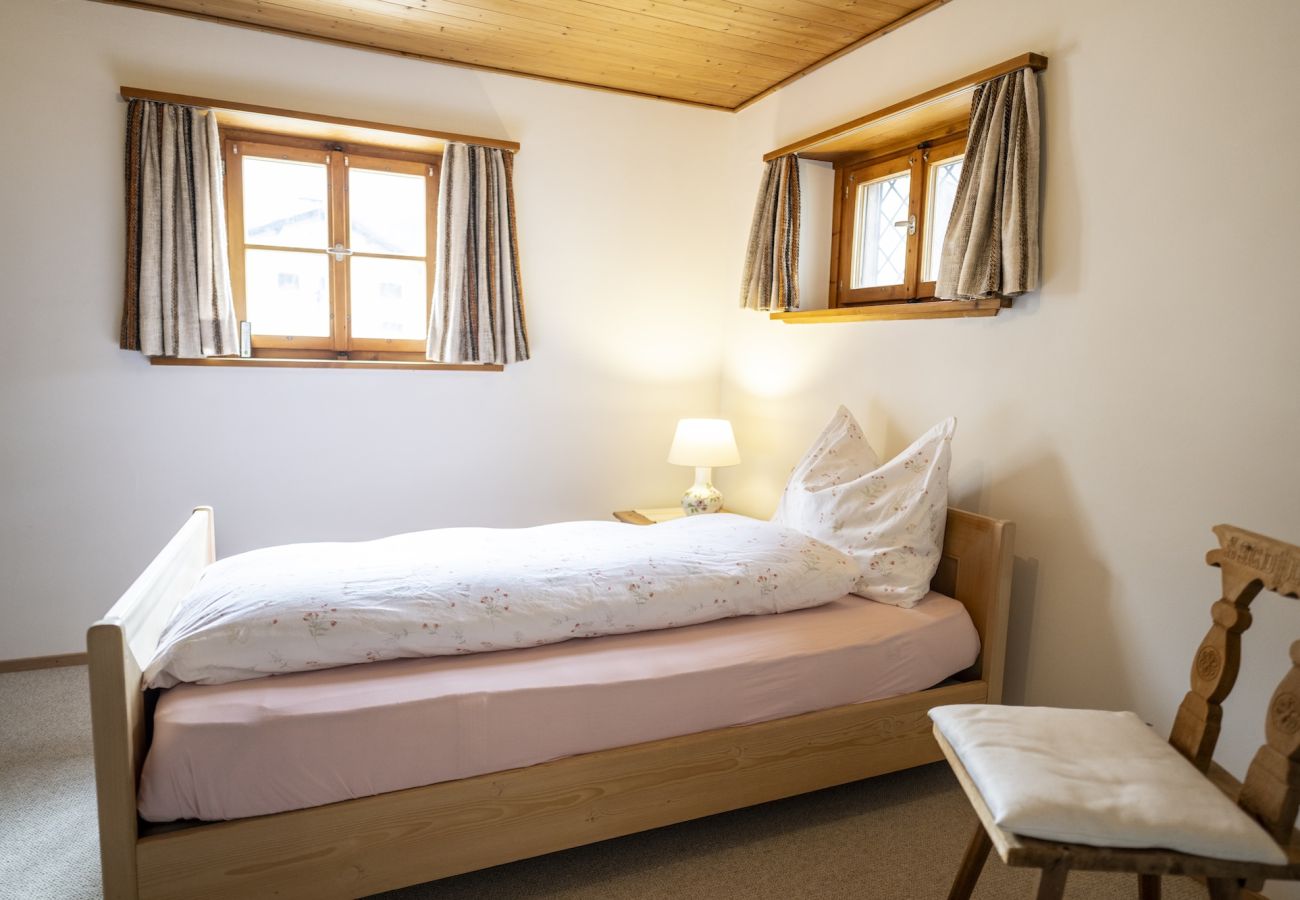 Ferienwohnung in Tarasp - Suot Chastè Tarasp - Authentisches Engadiner Haus mit 6.5-Zimmer am Fusse des Schloss Tarasp