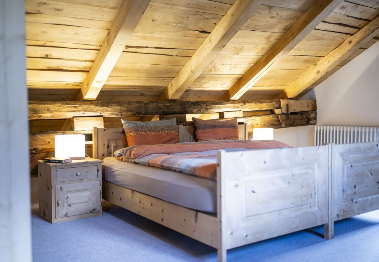 Ferienwohnung in Tarasp - Suot Chastè Tarasp - Authentisches Engadiner Haus mit 6.5-Zimmer am Fusse des Schloss Tarasp