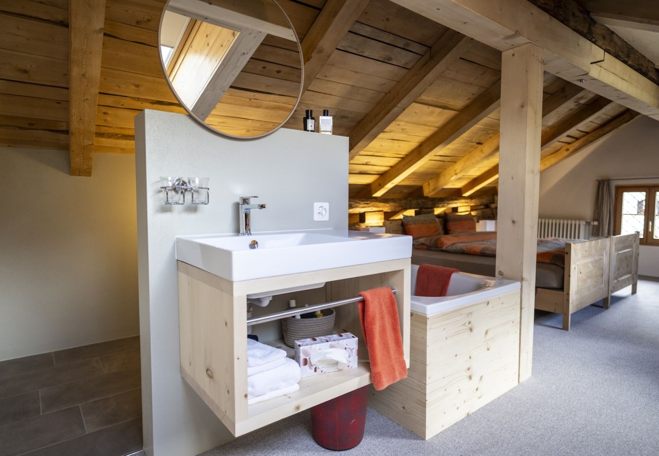 Ferienwohnung in Tarasp - Suot Chastè Tarasp - Authentisches Engadiner Haus mit 6.5-Zimmer am Fusse des Schloss Tarasp