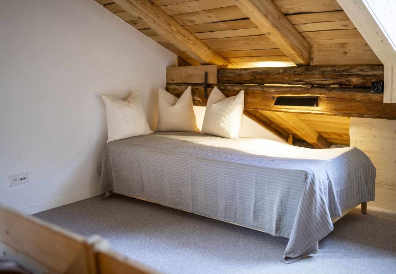 Ferienwohnung in Tarasp - Suot Chastè Tarasp - Authentisches Engadiner Haus mit 6.5-Zimmer am Fusse des Schloss Tarasp