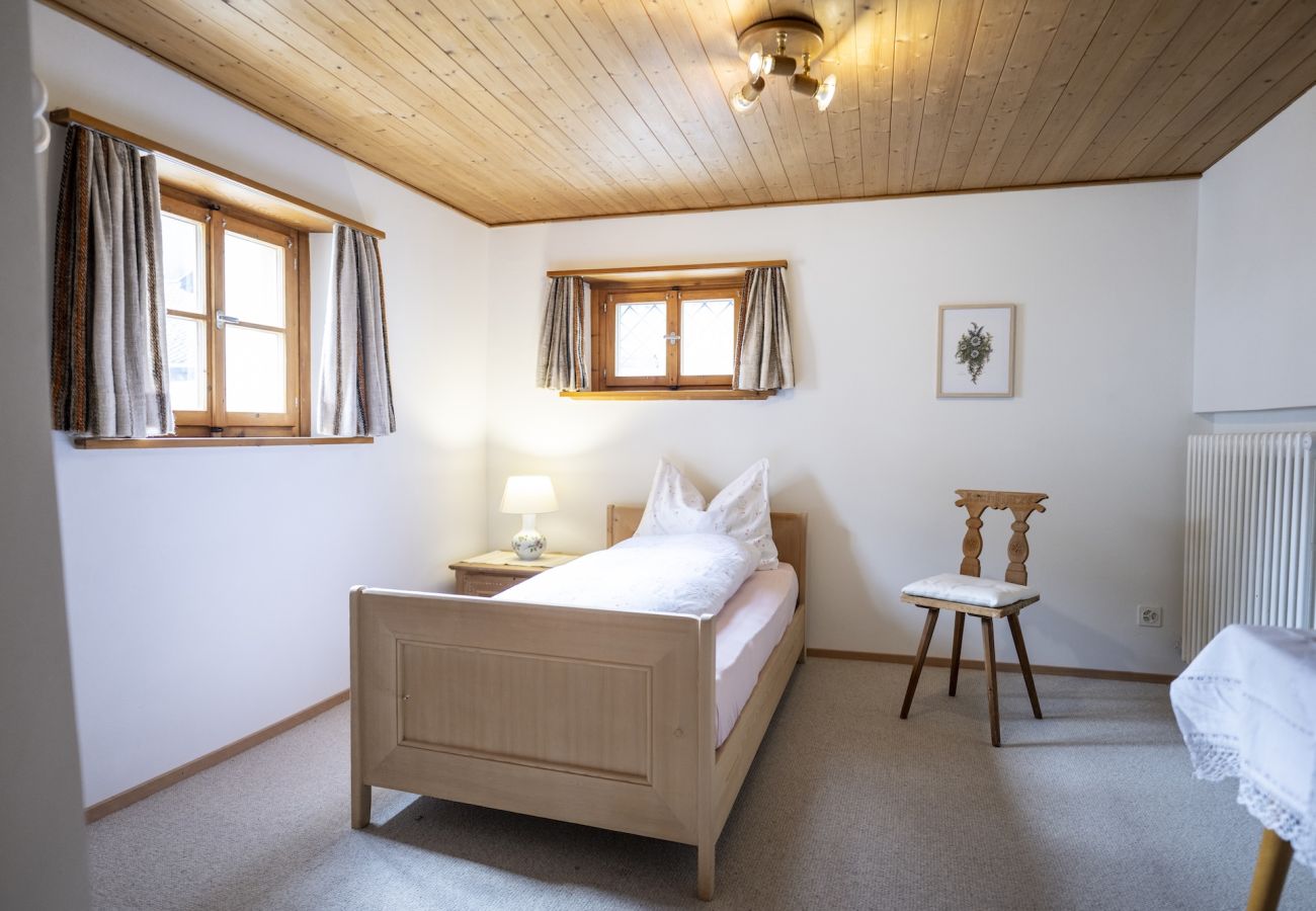 Ferienwohnung in Tarasp - Suot Chastè Tarasp - Authentisches Engadiner Haus mit 6.5-Zimmer am Fusse des Schloss Tarasp