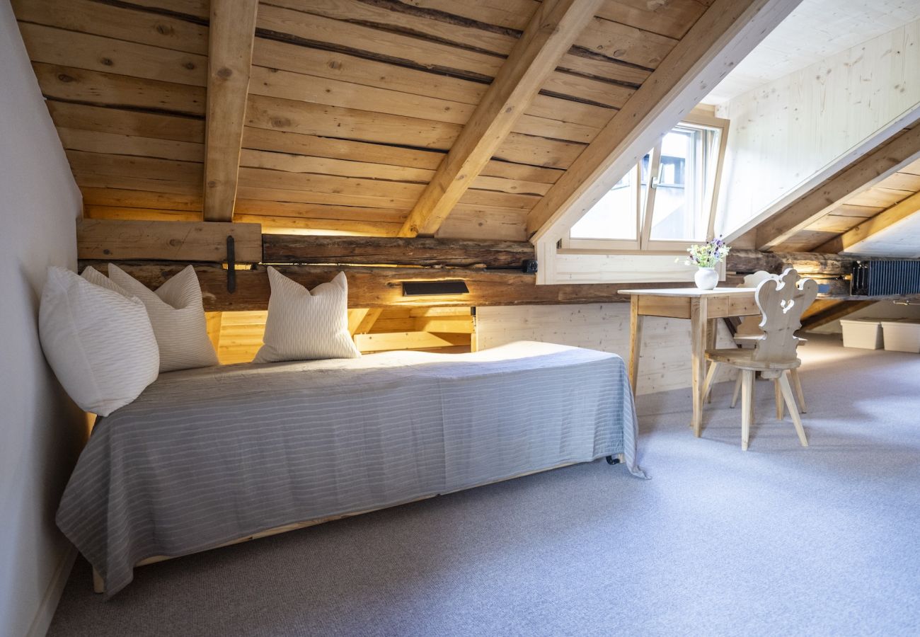 Ferienwohnung in Tarasp - Suot Chastè Tarasp - Authentisches Engadiner Haus mit 6.5-Zimmer am Fusse des Schloss Tarasp