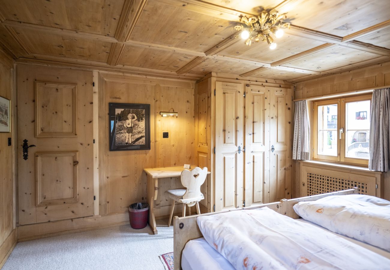 Ferienwohnung in Tarasp - Suot Chastè Tarasp - Authentisches Engadiner Haus mit 6.5-Zimmer am Fusse des Schloss Tarasp