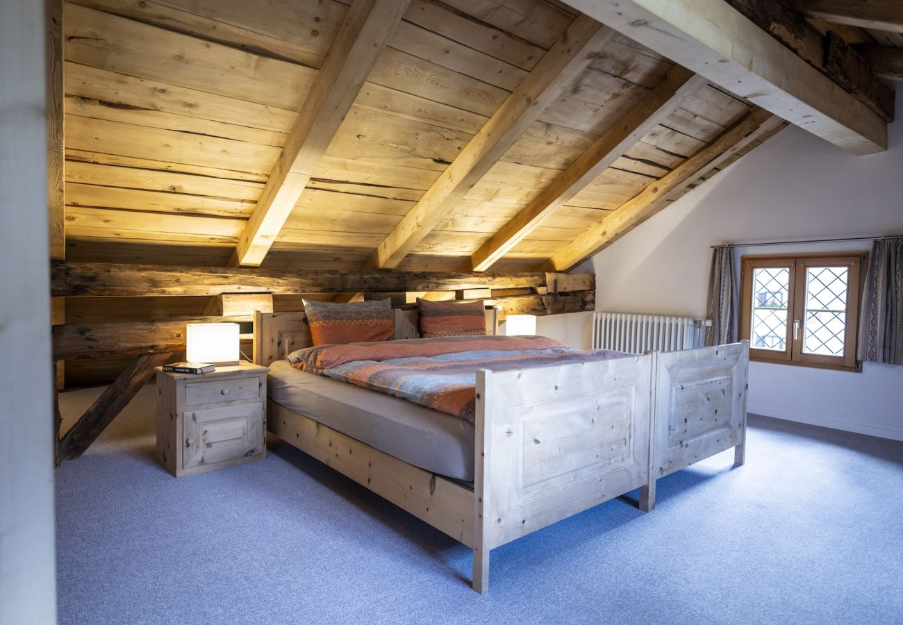 Ferienwohnung in Tarasp - Suot Chastè Tarasp - Authentisches Engadiner Haus mit 6.5-Zimmer am Fusse des Schloss Tarasp