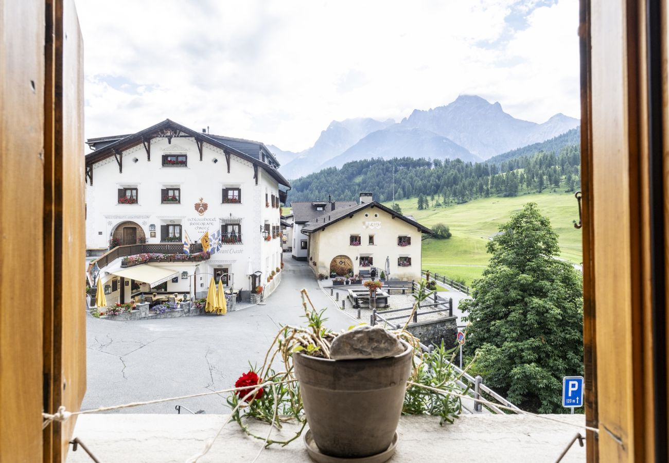 Ferienwohnung in Tarasp - Suot Chastè Tarasp - Authentisches Engadiner Haus mit 6.5-Zimmer am Fusse des Schloss Tarasp