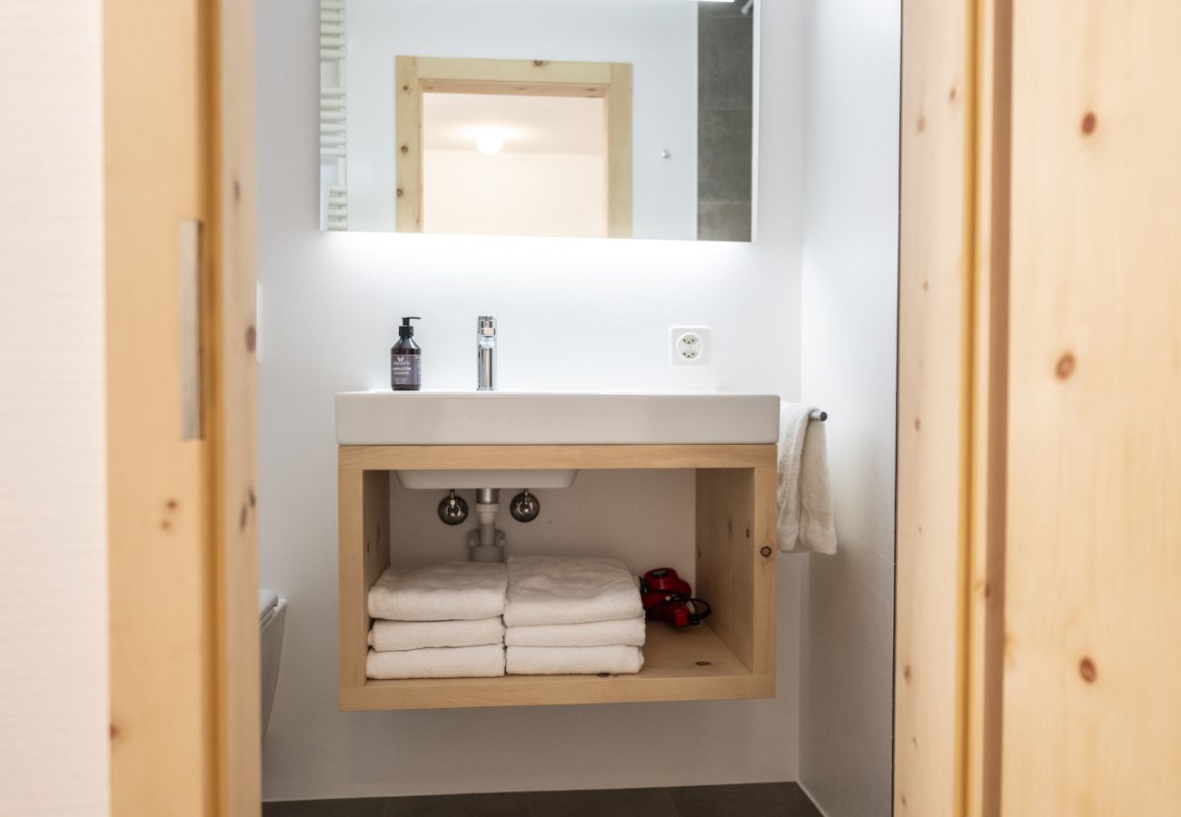 Ferienwohnung in Tarasp - Suot Chastè Tarasp - Authentisches Engadiner Haus mit 6.5-Zimmer am Fusse des Schloss Tarasp