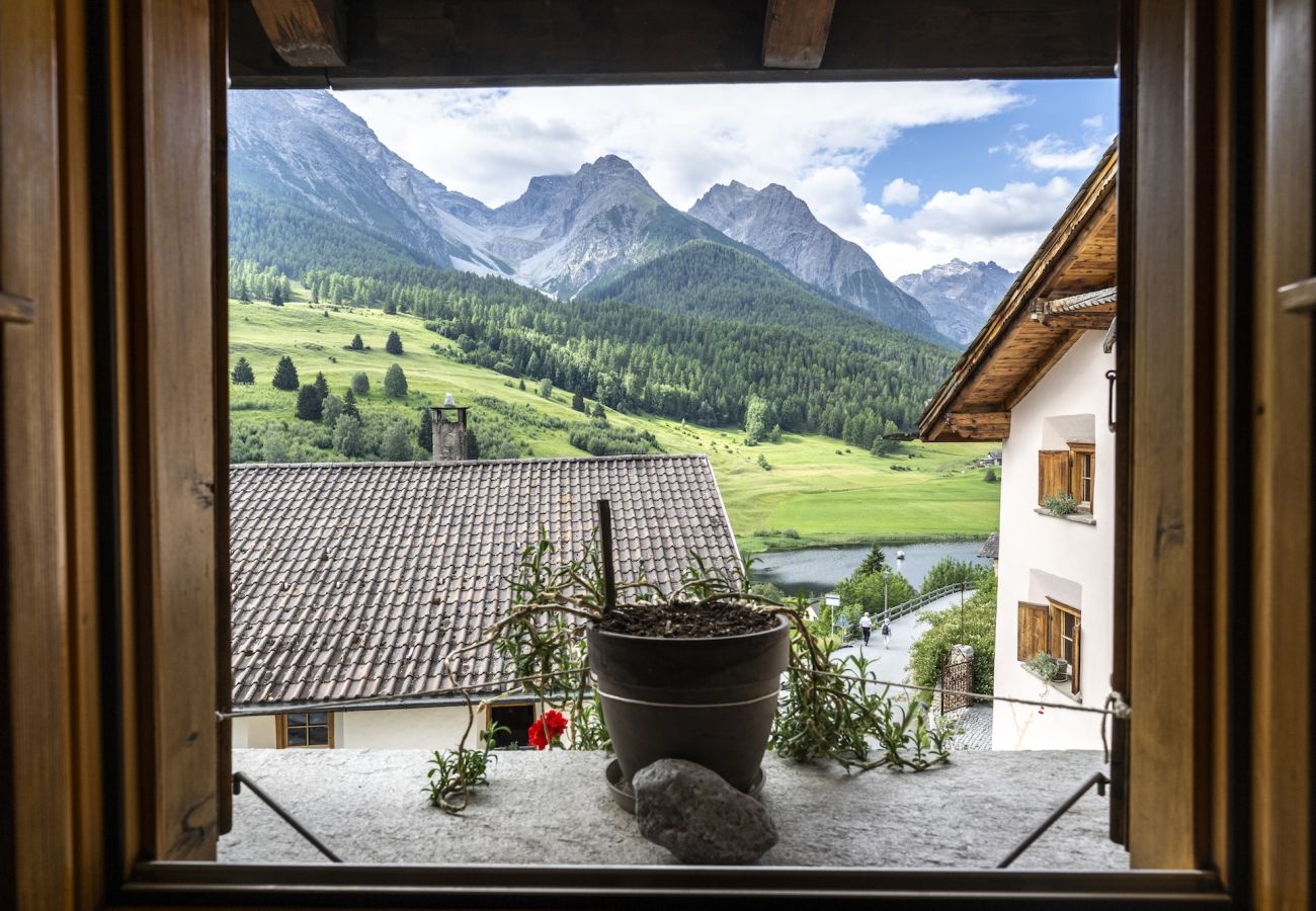 Ferienwohnung in Tarasp - Suot Chastè Tarasp - Authentisches Engadiner Haus mit 6.5-Zimmer am Fusse des Schloss Tarasp