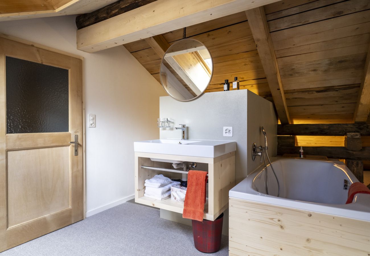 Ferienwohnung in Tarasp - Suot Chastè Tarasp - Authentisches Engadiner Haus mit 6.5-Zimmer am Fusse des Schloss Tarasp