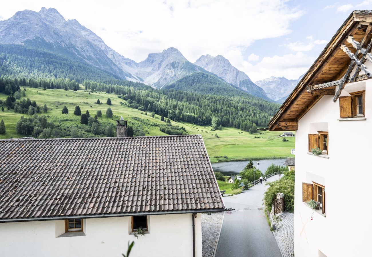 Ferienwohnung in Tarasp - Suot Chastè Tarasp - Authentisches Engadiner Haus mit 6.5-Zimmer am Fusse des Schloss Tarasp