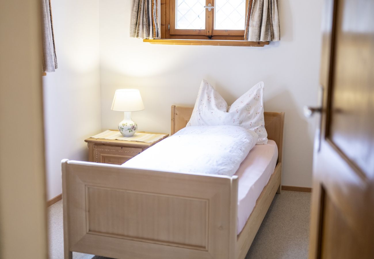Ferienwohnung in Tarasp - Suot Chastè Tarasp - Authentisches Engadiner Haus mit 6.5-Zimmer am Fusse des Schloss Tarasp