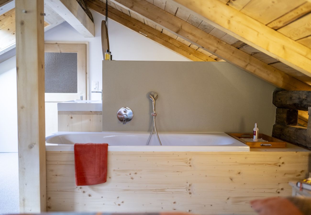 Ferienwohnung in Tarasp - Suot Chastè Tarasp - Authentisches Engadiner Haus mit 6.5-Zimmer am Fusse des Schloss Tarasp