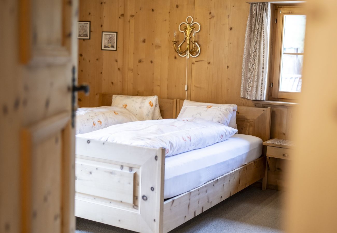 Ferienwohnung in Tarasp - Suot Chastè Tarasp - Authentisches Engadiner Haus mit 6.5-Zimmer am Fusse des Schloss Tarasp