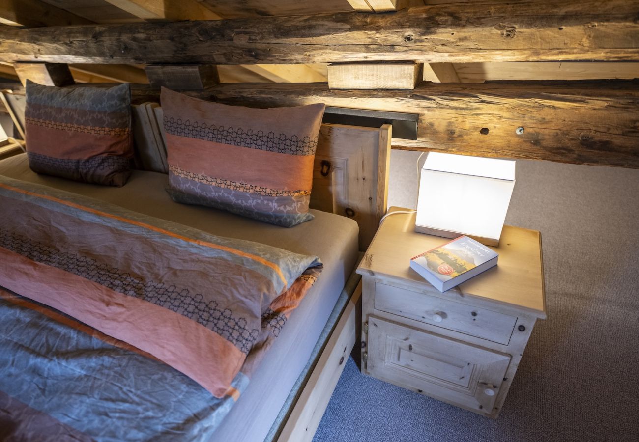 Ferienwohnung in Tarasp - Suot Chastè Tarasp - Authentisches Engadiner Haus mit 6.5-Zimmer am Fusse des Schloss Tarasp